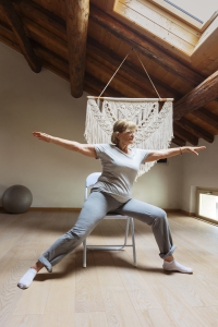 Senior*innen Yoga: fit und gesund ins hohe Alter